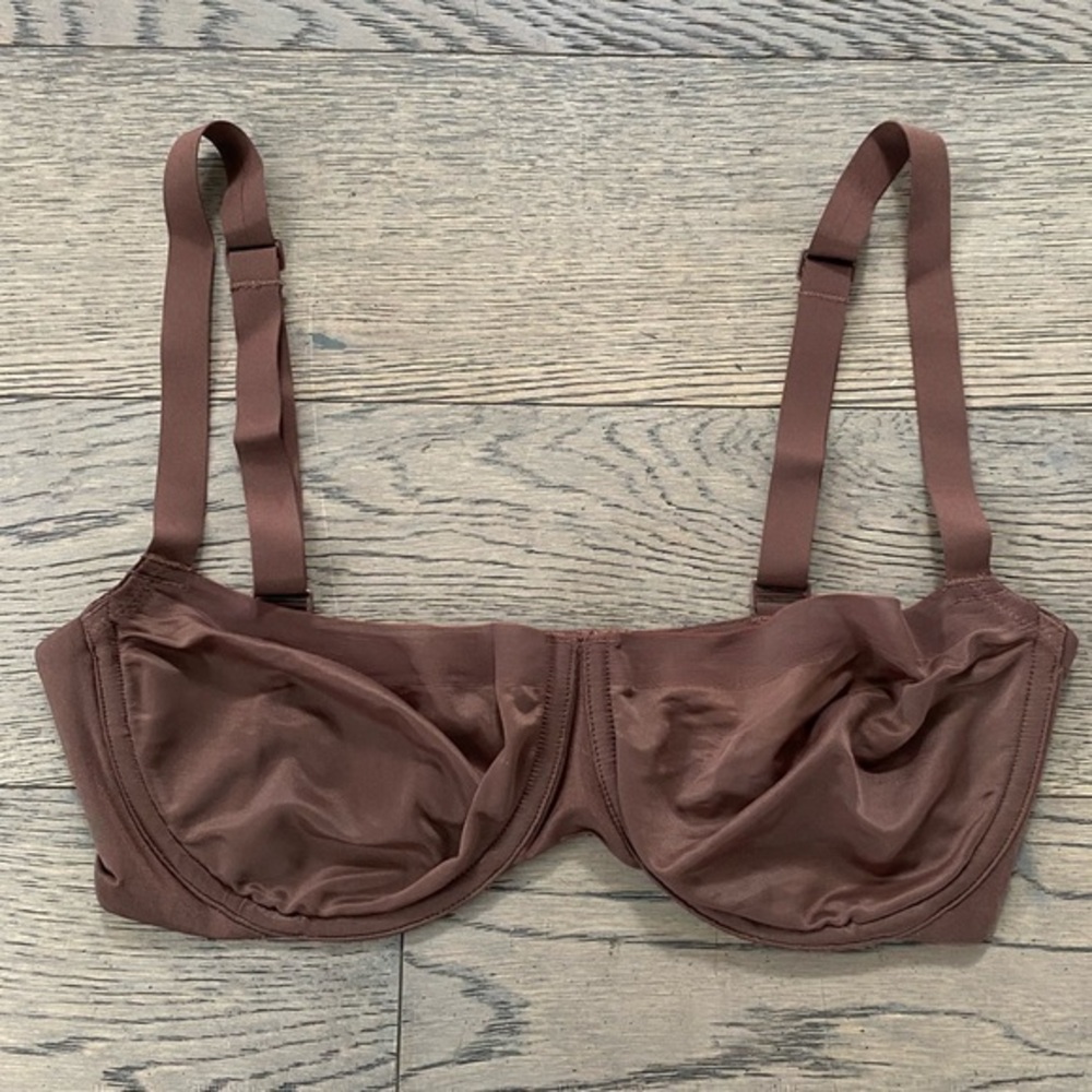 SKIMS No Show Molded Unlined Balconette Bra